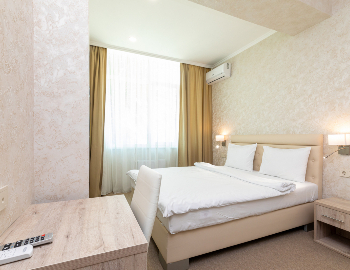 Делюкс 2-местный 2-комнатный без балкона вид на парк - Парк-отель «Кавказ» Гагра