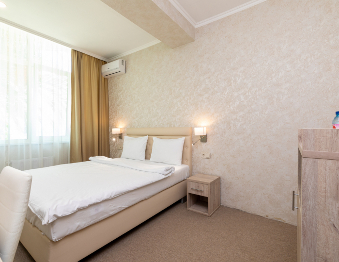 Делюкс 2-местный 2-комнатный без балкона вид на парк - Парк-отель «Кавказ» Гагра